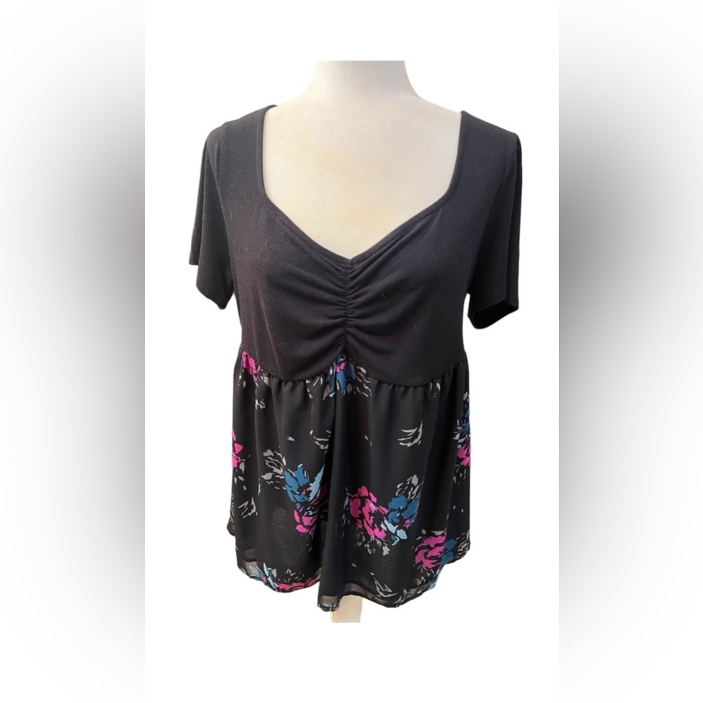 Torrid Black Relaxed Ruched Short Sleeve Blouse